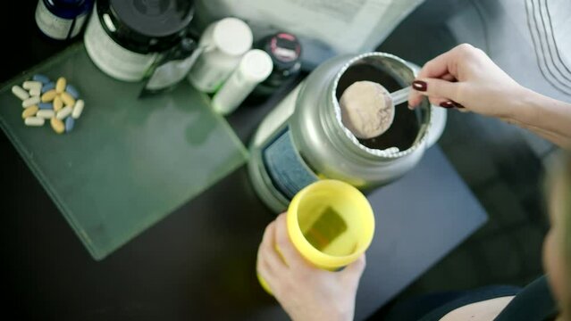 Drinks for sports and muscle gain . Use of protein or creatine and shakers