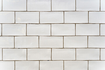 Obraz premium White ceramic tiles background. Vintage white tile for interior design bath or kitchen.