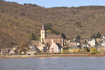 Romantisches Lorch am Rhein; Blick auf Pfarrkirche und Hilchenhaus