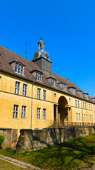 Fototapeta premium Ein Gymnasium was wieder eines werden soll 