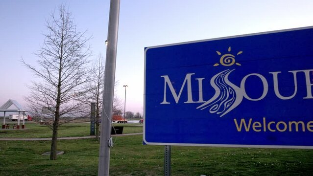 Welcome to Missouri sign with video panning left to right.