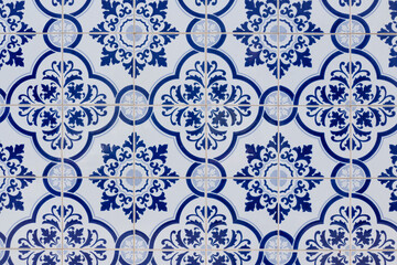Painel de azulejos antigos em tons de azul