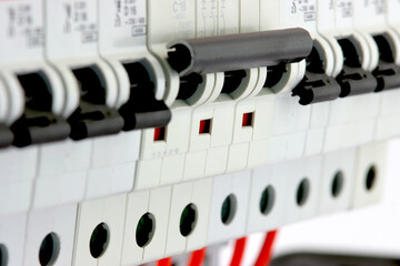  electric circuit breakers against overload and short circuit in the load.