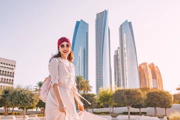 Papier Peint photo Abu Dhabi Immerse yourself in the vibrant culture of the UAE's capital city while admiring the towering structures that make up its impressive skyline.