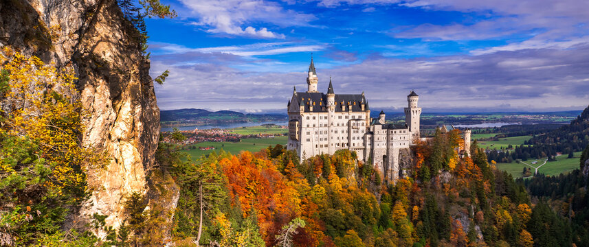 Neuschwanstein Castle from Marienbr&uuml;cke, 19th Century Neo-Romanesque Neo-Gothic Style Palace, Schwangau, F&uuml;ssen, Ostallg&auml;u, Bavaria, Germany, Europe