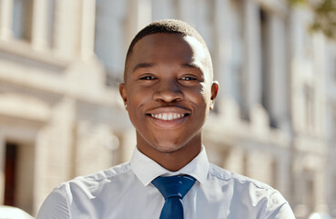 Obraz premium Ready to get my future started. Shot of a young businessman standing in the city.