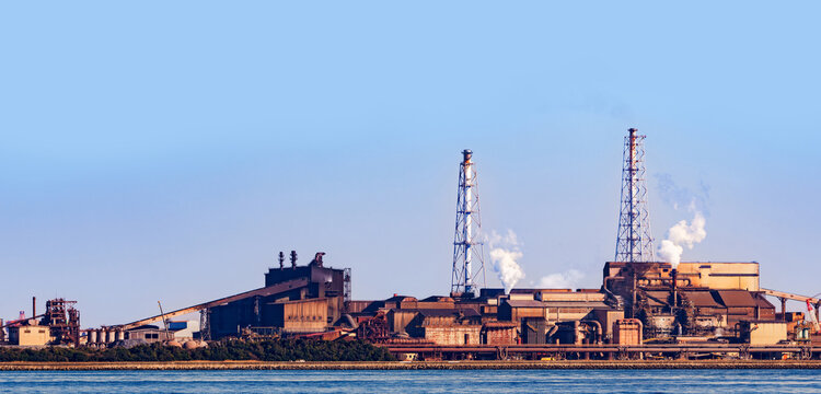 海から見た JFE スチール 東日本 製鉄所 【 重工業 の イメージ 】