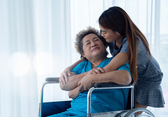 Obraz premium daughter hug mother at hospital