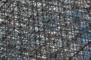 Obraz premium Dense scaffolding as a construction background