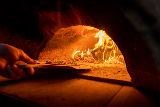 Flammkuchen im Steinofen