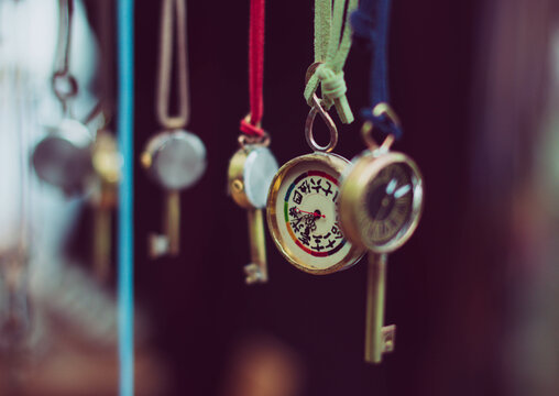 Clock jewelery hanging 