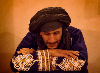 berber man with green turban, merzouga IV