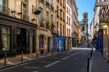 Fototapeta na wymiar Cozy street in Paris, France. Cityscape of Paris. Architecture and landmarks of Paris