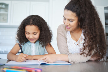 Obraz premium She loves homeschool. Shot of a mother helping her daughter with homework at the kitchen table.