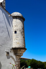 Charente-Maritime - Ars en R&eacute; - Tourelle ancienne dans une rue