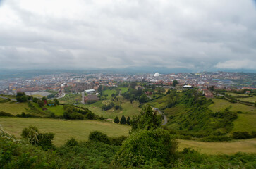 Fototapeta na wymiar Spectacular views towards the city of Oviedo, from the viewpoint, under a very cloudy sky.