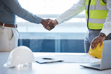 Youre going to be brilliant. Shot of two builders shaking hands in agreement.