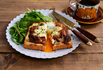 唐揚げチーズたまごトースト