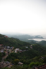 Fototapeta na wymiar 台湾　九份の山と街の夕景 