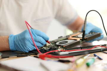 Obraz premium Master in gloves checks condition of printed circuit board