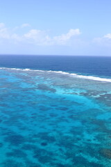 青い海と青い空