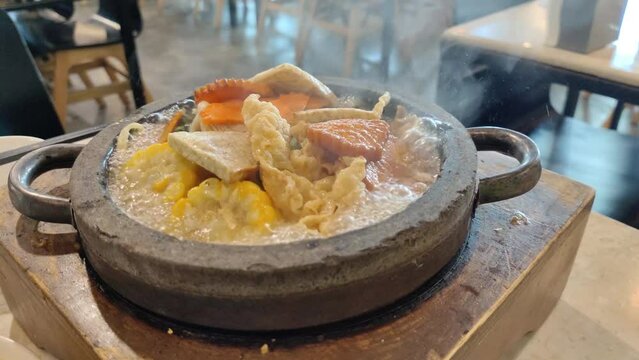 Close-up view of the sauna mee with various types of vegetables.