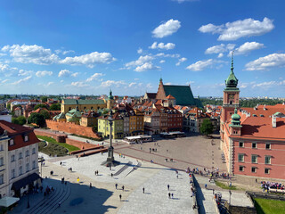 Obraz premium Old town square in Warsaw, Royal castle and old town, Old Town Market Place square, outdoors