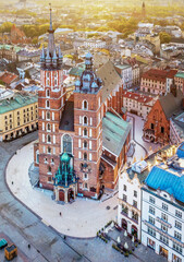 Kościół Mariacki w Krakowie w wiosenny poranek