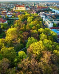 Wiosenne planty krakowskie z Wawelem w tle - obrazy, fototapety, plakaty