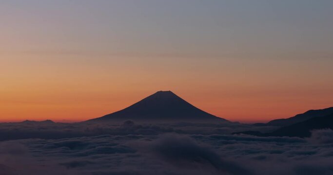 タイムラプス - 夜明けの富士山と雲海の動き 高ボッチ高原