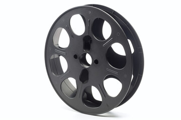 Obraz premium Gros plan d'une bobine de film en métal noire sur fond blanc » IA générative