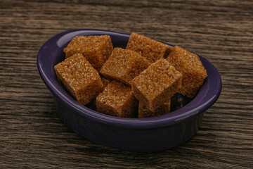 Cane sugar cubs in the bowl