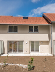 Maison neuve durant le printemps