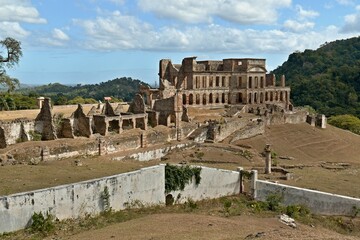 Fototapeta na wymiar View of the ruins of the Sans-Souci Palace. Royal residence of Henry I, King of Haiti, known as Henri Christope. It is located in the city of Milot. Republic of Haiti.