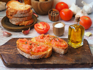 Toasted bread rubbed with fresh garlic and ripe tomato, then drizzled with olive oil