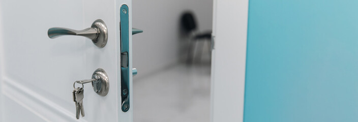 Naklejka premium White room door with handle and key