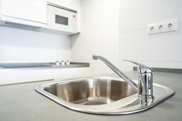 stainless steel kitchen sink