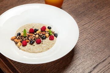 Oatmeal with nuts and berries