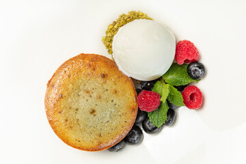 Pistachio fondant with ice cream