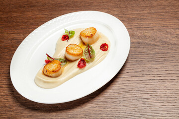 Sea scallop with mashed potatoes