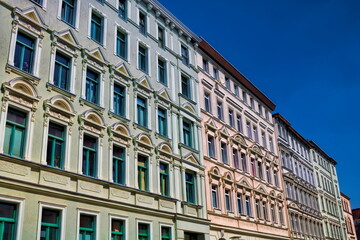 halle, deutschland - sanierte alte häuser