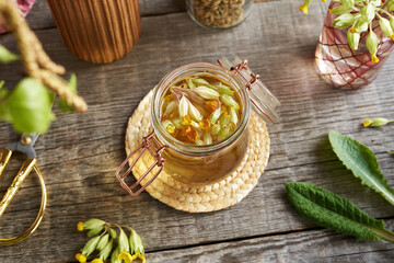 Preparation of medicinal wine from fresh cowslip flowers