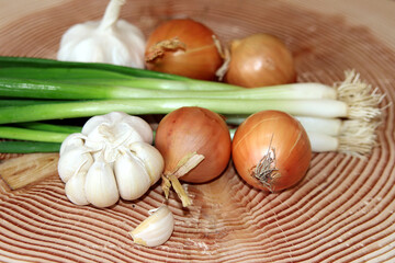 Zwiebel und Knoblauch