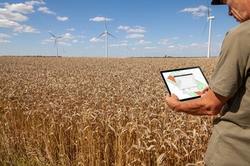 Agriculture et ressources alimentaires - Agriculteur regardant des données sur sa tablette, devant...