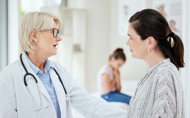 Fototapeta premium Shes going to be fine. Shot of a mature female doctor talking to a patients mother at a hospital.