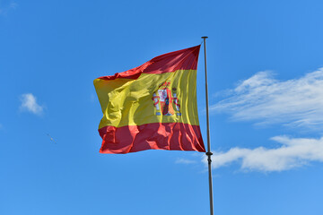 bandera de España ondeando al viento