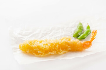 白い背景の海老天