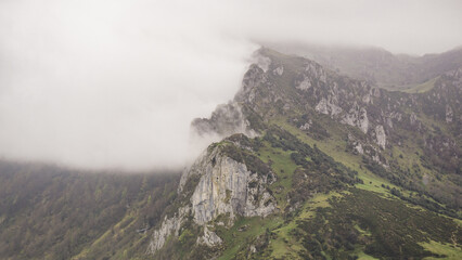 Fog in the mountains but only in the leftt while in the rigth there is a beautiful mountain range
