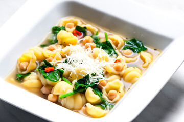 soup with spinach, chickpeas and pasta