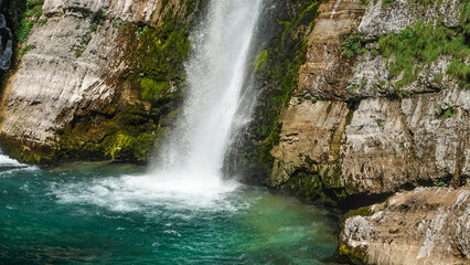 Fototapeta na wymiar Wasserfall-Savica im Triglav-Nationalpark, in Slowenien 